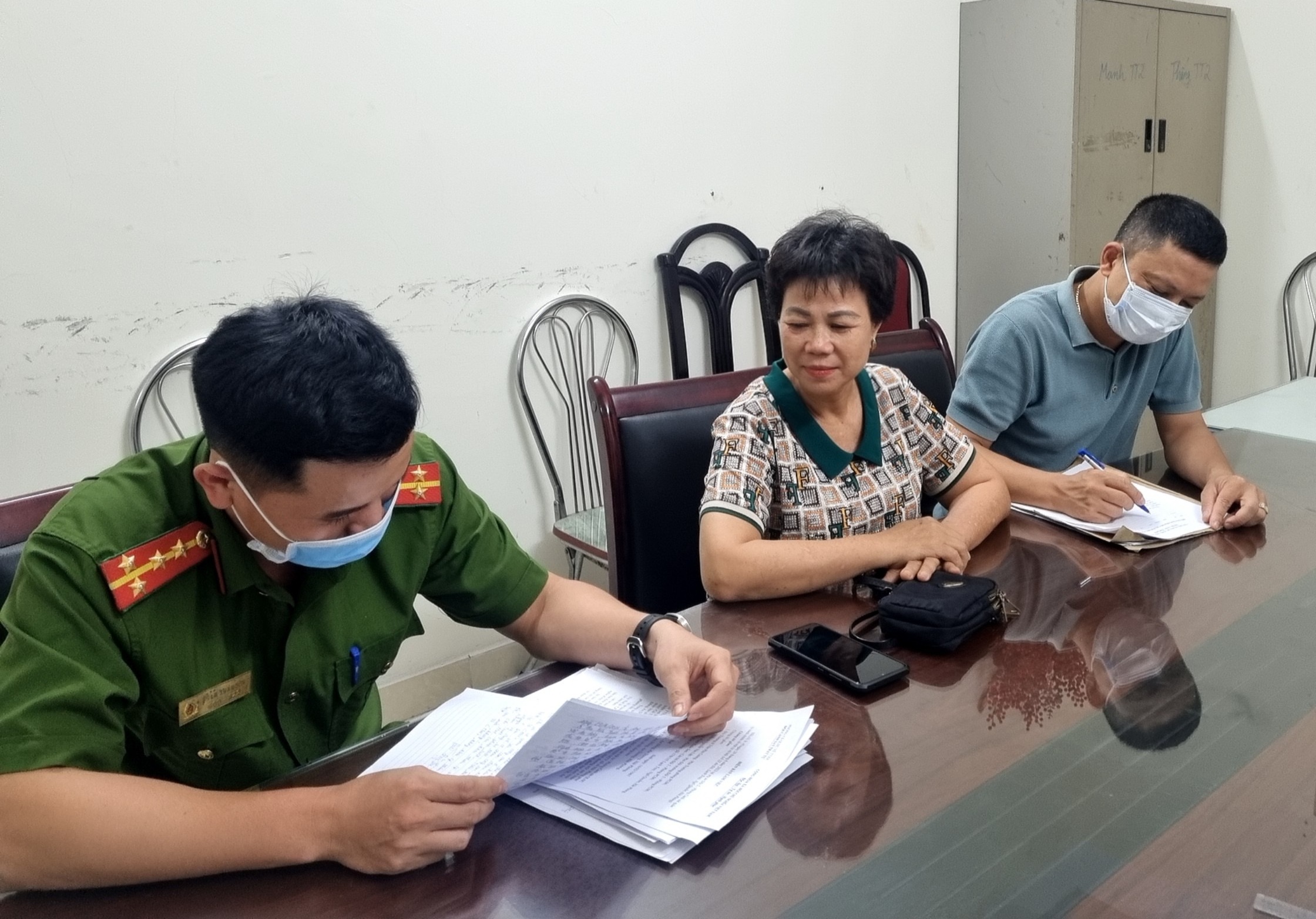 Bắt quả tang đối tượng bán số đề trái phép tại đường Cái Tắt, xã An Đồng, An Dương